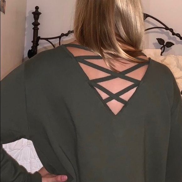 PINK Victoria’s Secret Cropped Pullover - Picture 3 of 5